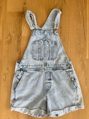 Old Navy Denim Short Overalls Womens Medium Light Wash Cuffed Romper Casual